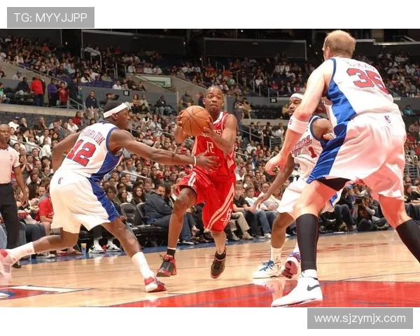 洛杉矶快船鏖战劲敌全场激烈攻防对决彰显冠军级团队实力 洛杉矶快船鏖战劲敌全场激烈攻防对决彰显冠军级团队实力